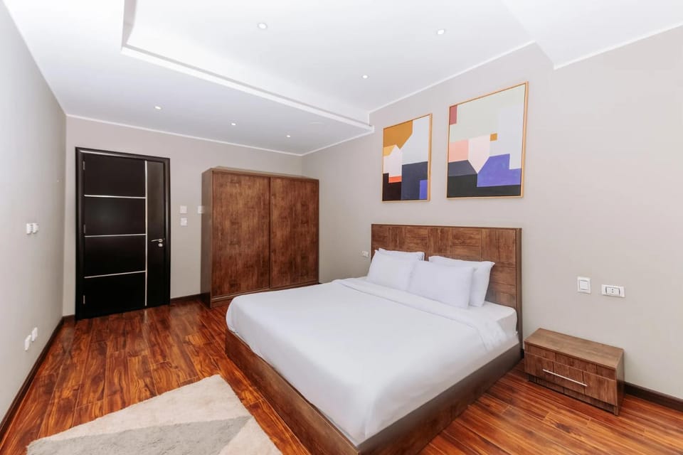 Photo of the whole room, Bedroom, wardrobe