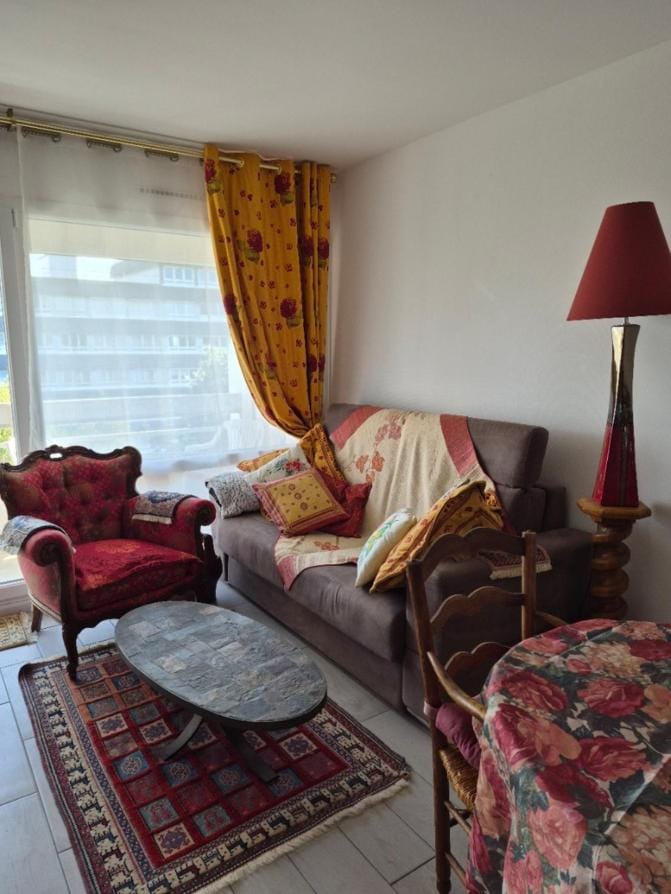 Communal lounge/ TV room, Living room