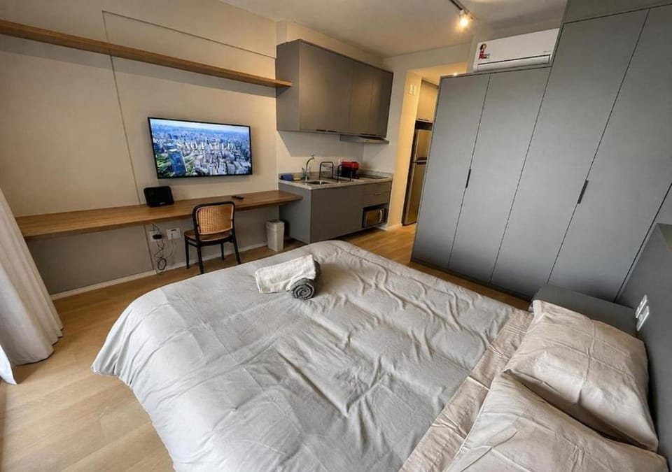 Bed, TV and multimedia, Bedroom, wardrobe