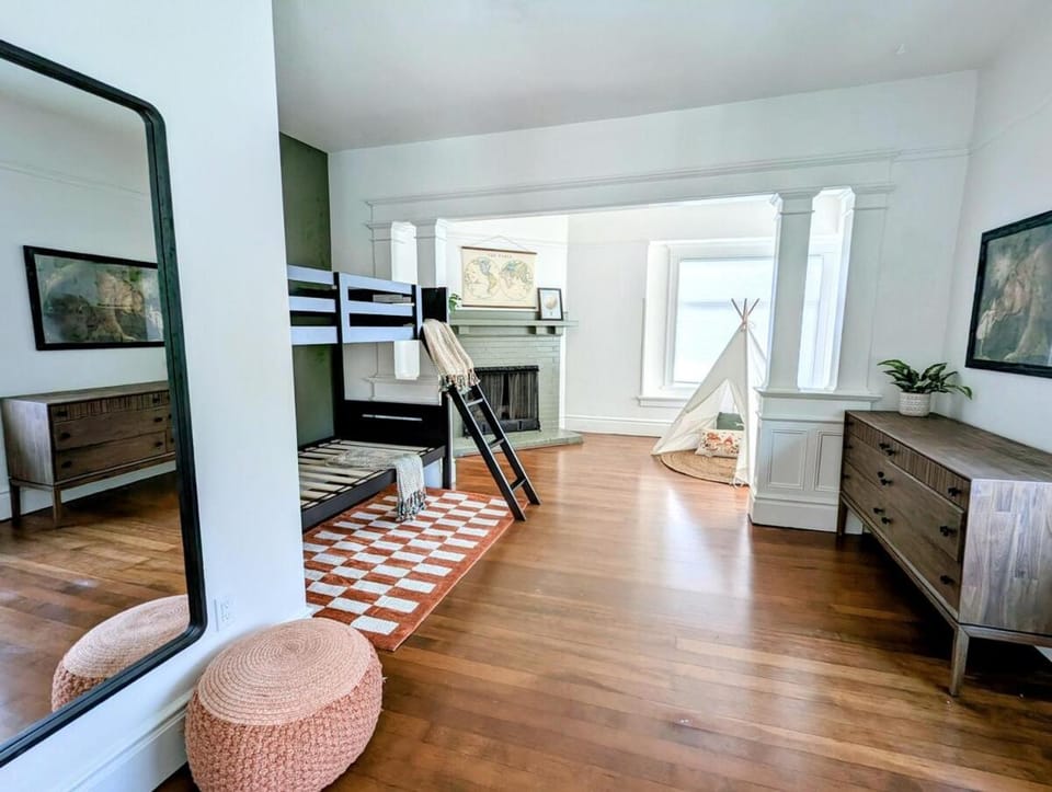 Renewed Classic Craftsman 6 Bed - 95 WalkScore House in Portland