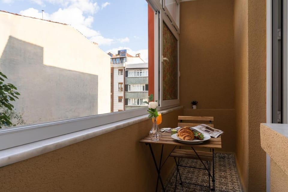 Quiet & Bright 2BR City Apt - Near Metro Apartment in Istanbul