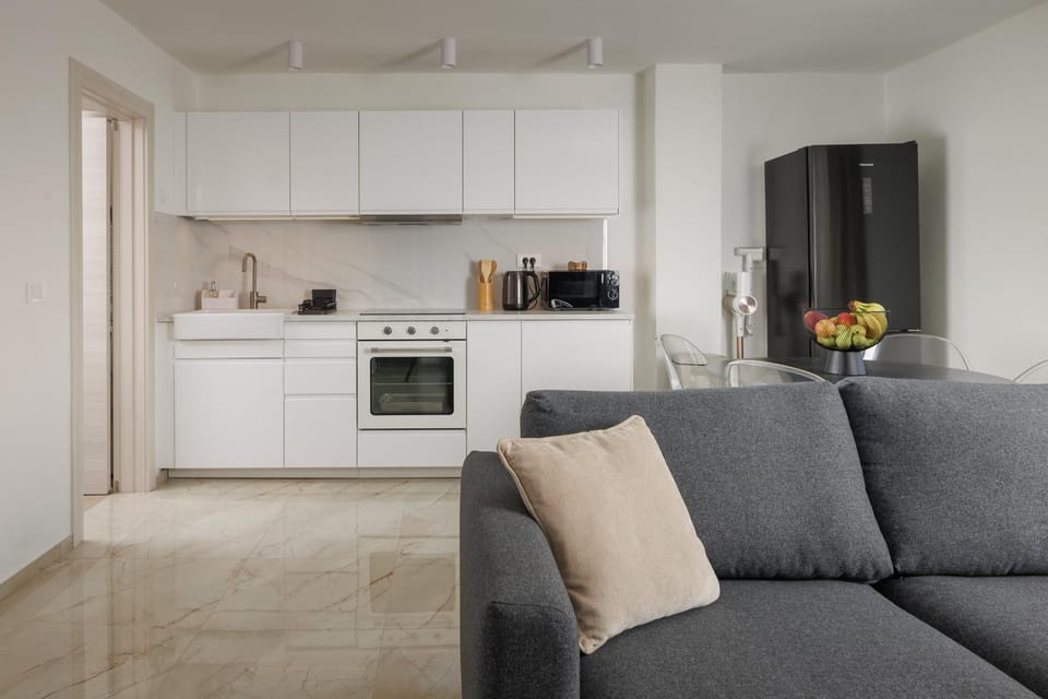 Kitchen or kitchenette, Dining area, stove
