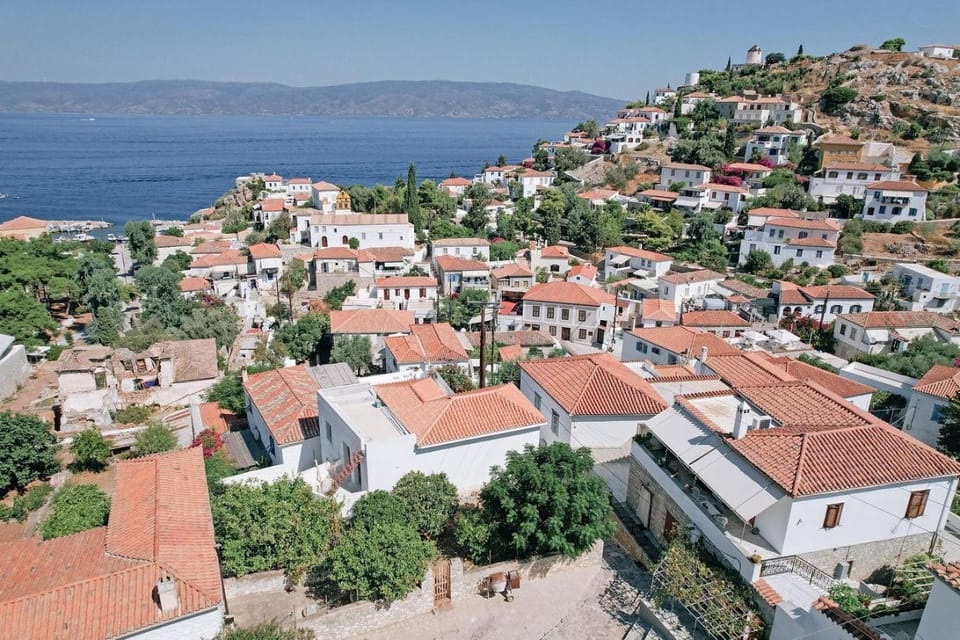 Property building, Nearby landmark, Neighbourhood, Natural landscape, Bird's eye view, Location