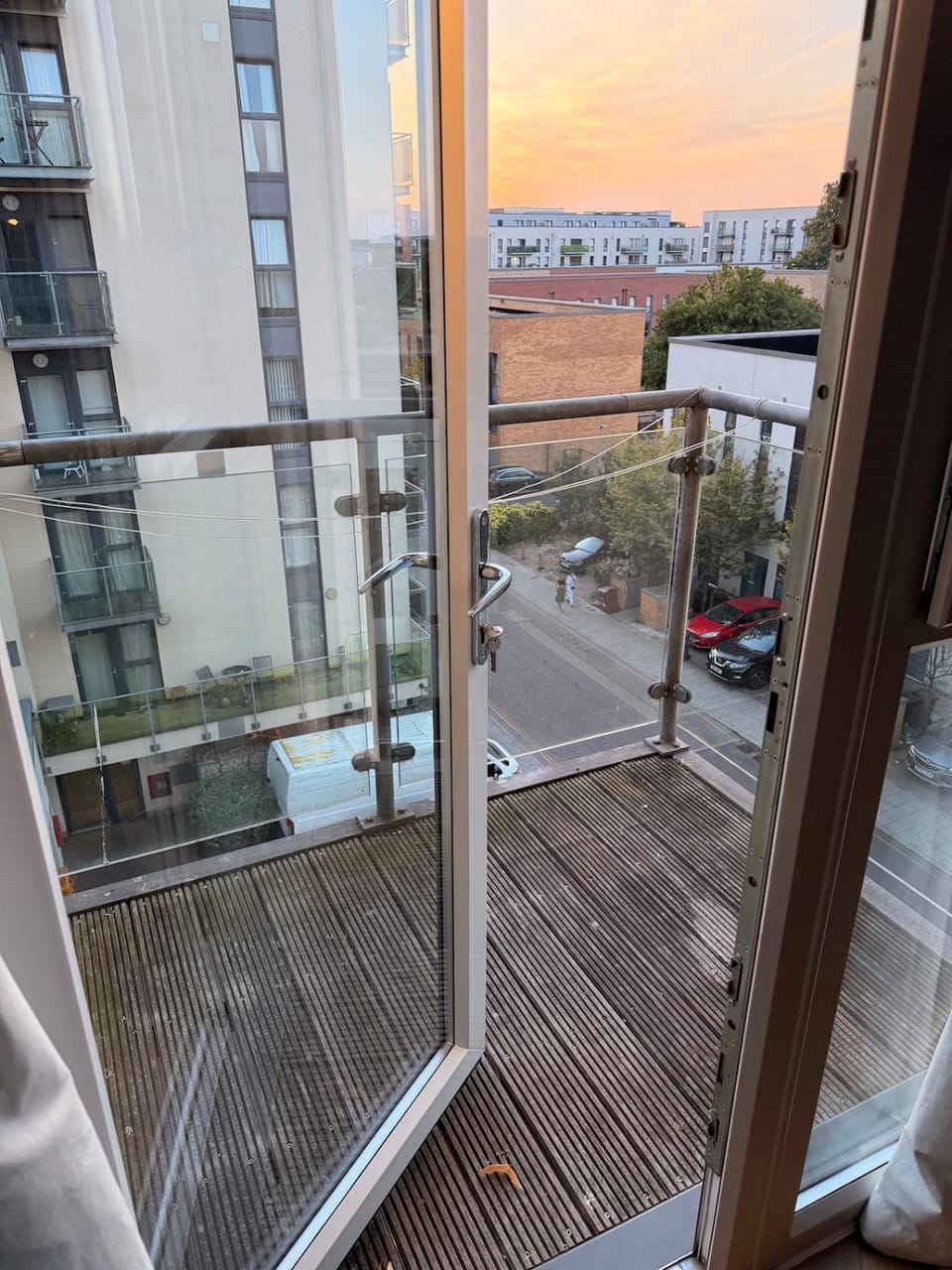 Private spacious Double Room in 2 bed Apartment Vacation rental in Barking