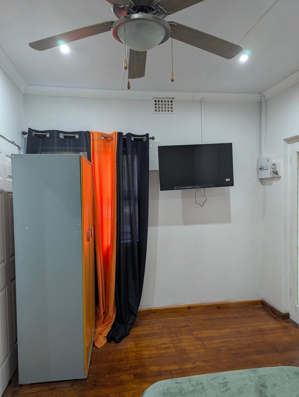 Communal lounge/ TV room, TV and multimedia, wardrobe