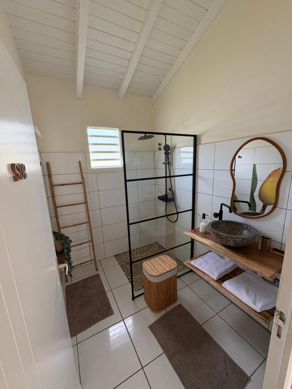 Logement cosy avec piscine et bar extérieur Apartment in Les Abymes