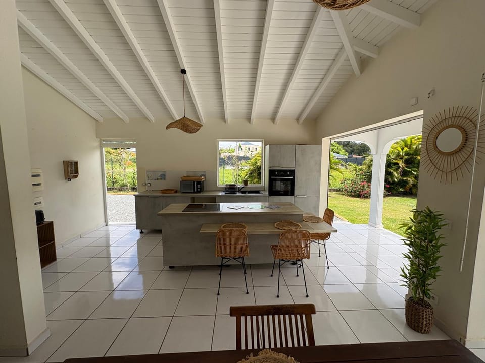 Logement cosy avec piscine et bar extérieur Apartment in Les Abymes