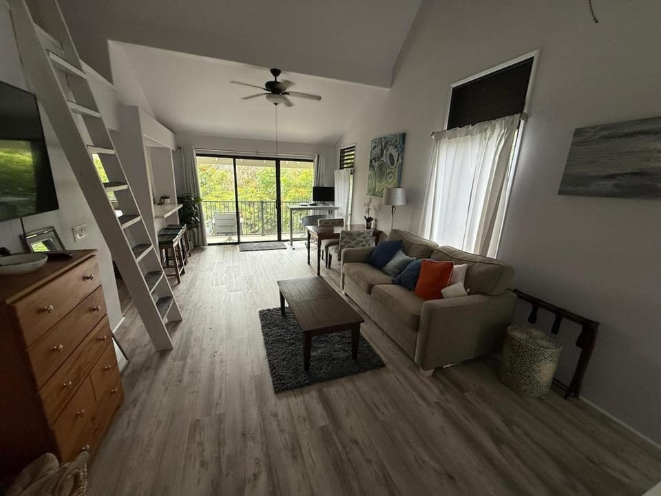 Communal lounge/ TV room, TV and multimedia, Living room, Photo of the whole room, Seating area