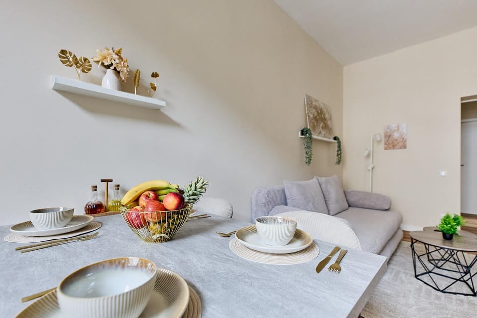Living room, Food and drinks, Seating area, Dining area, Food