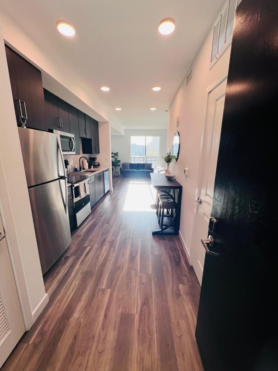 Stylish Vine Studio Parking & Free WiFi Apartment in Hollywood