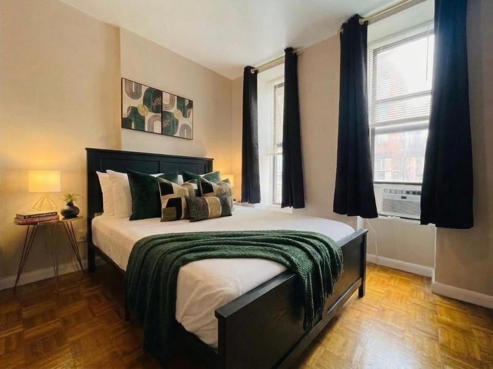 Manhattan West 2BR Columbus Circle Suites Apartment in Midtown