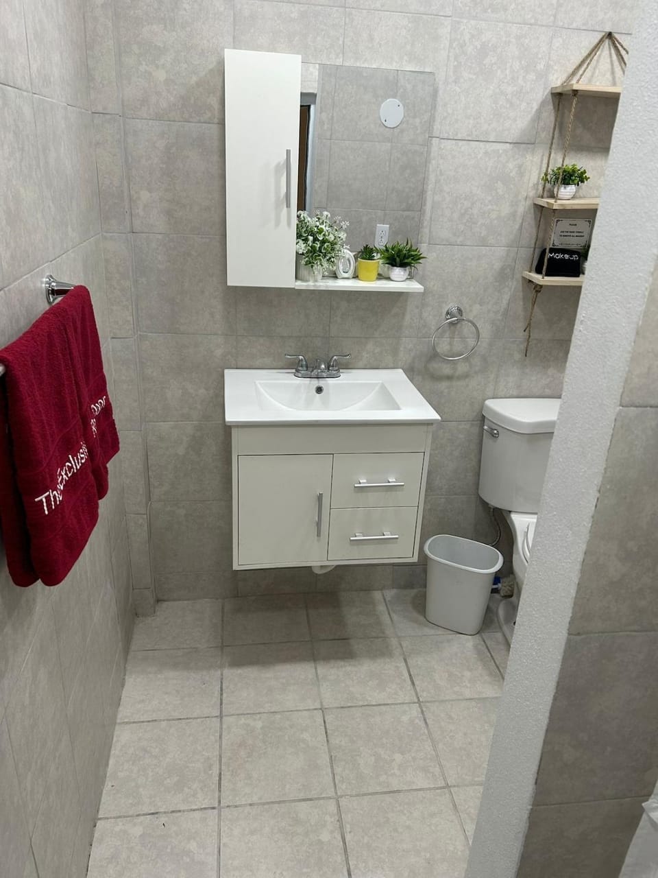 Exclusive Red Door #2 Apartment in Carolina