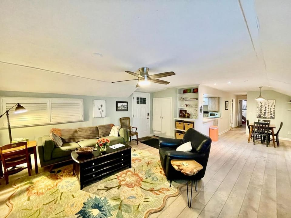 Cozy Summerville Cottage, Sleeps 6, Pet Friendly House in Rochester