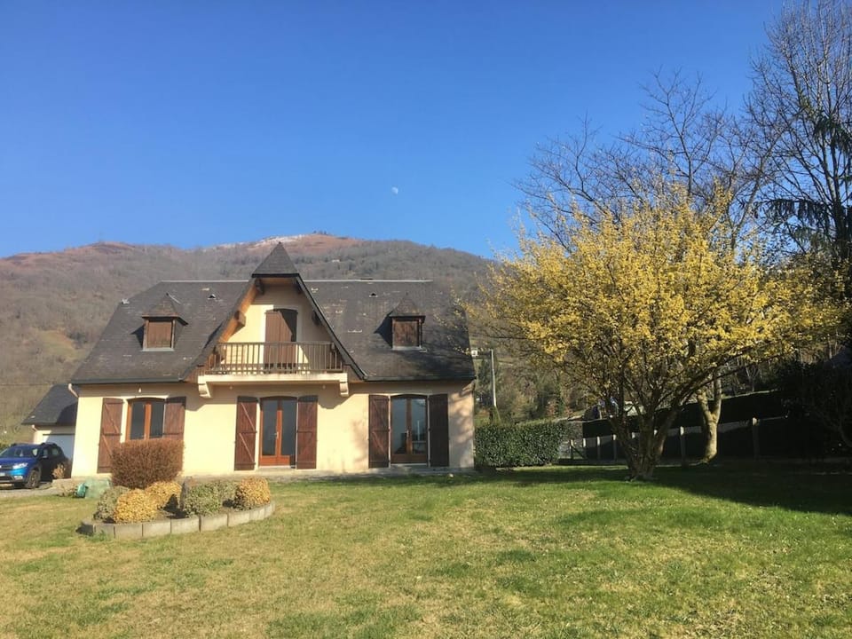 House 3 minutes from Argeles-Garbi and 15 minutes from Lourdes, private House in Occitanie