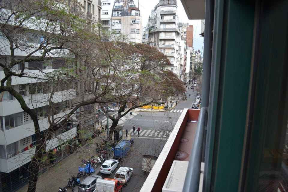 Un abrazo en pleno centro - Cálido, luminoso y en Lavalle y Callao Apartment in Buenos Aires