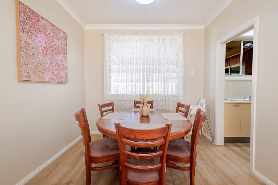 Seating area, Dining area