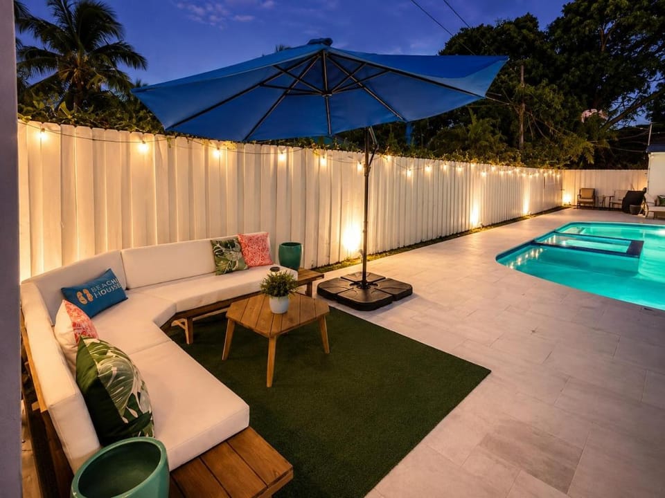 Luxury 3BR Heated Pool & Hot Tub Near Beach House in Lauderhill