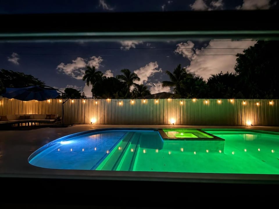 Luxury 3BR Heated Pool & Hot Tub Near Beach House in Lauderhill