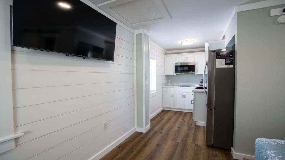 Brand New Waterfront Retreat Unit 4 at The Lofts at Big Rock Landing Apartment hotel in Morehead City