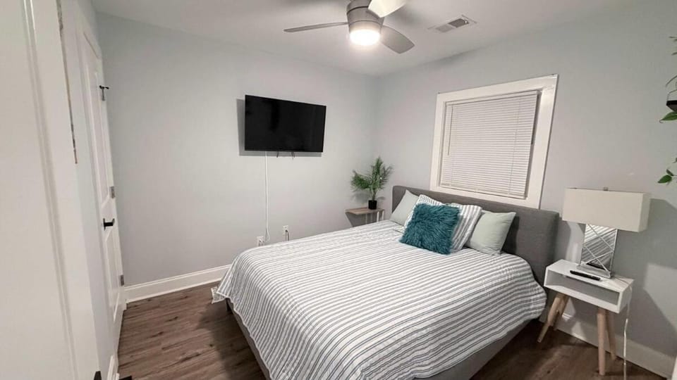 The Terminal Hideaway - 3 Beds - Sleeps 6 House in College Park