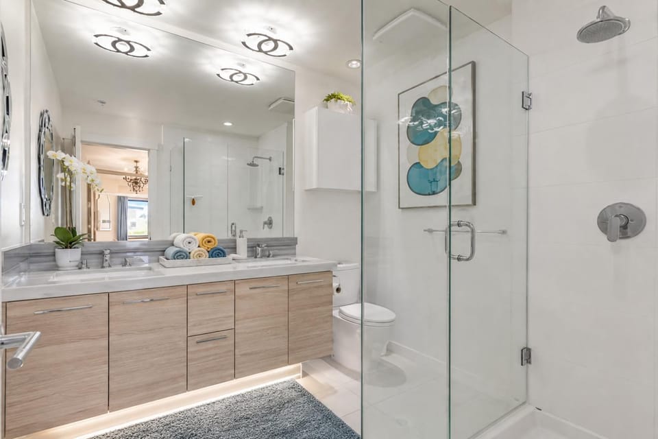 Premium 2 Bedroom Downtown Vancouver Stay with Modern City Vibes Apartment in Vancouver