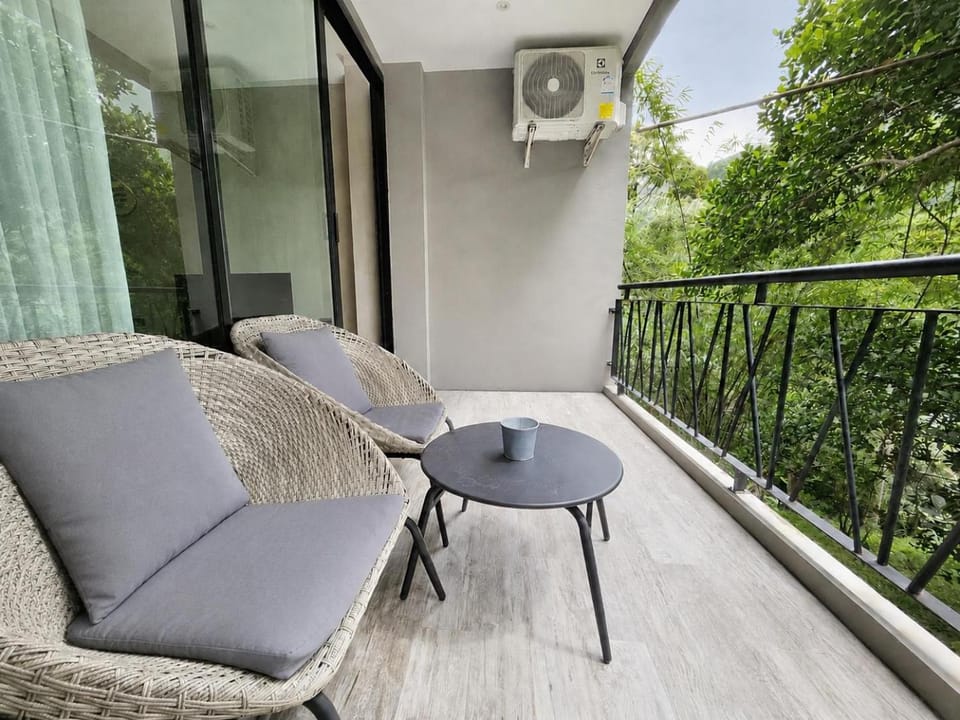 View (from property/room), Balcony/Terrace, Seating area