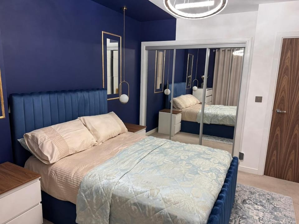 Bed, Photo of the whole room, Bedroom, wardrobe