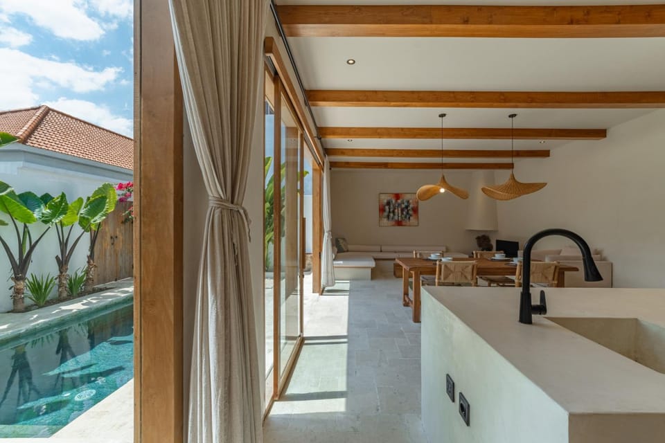 Rice Field Rooftop · Private Pool · Outdoor Bath House in Mengwi