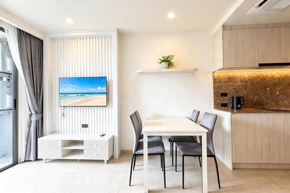 Kitchen or kitchenette, Living room, Dining area