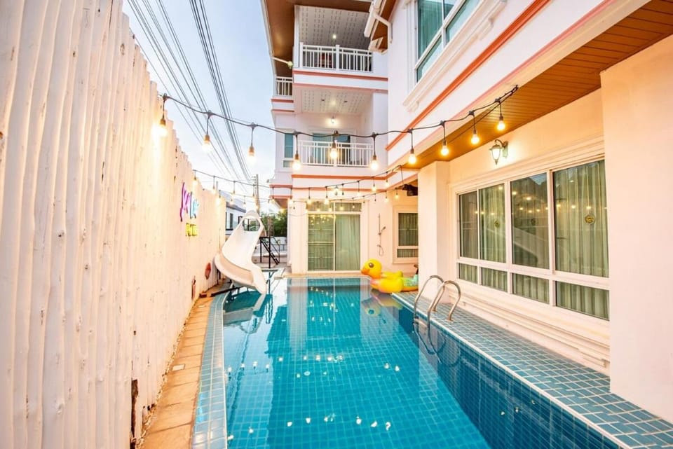 Pool view, Swimming pool