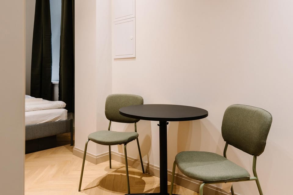 Bed, Living room, Photo of the whole room, Seating area, Dining area, Bedroom