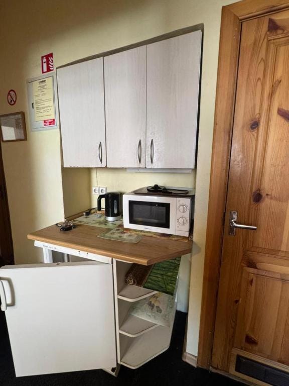 Kitchen or kitchenette, Dining area, minibar