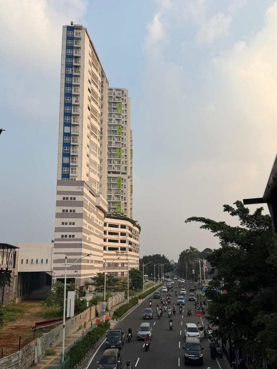 Property building, Day, Neighbourhood, City view, Location