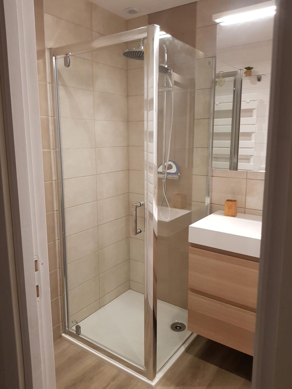 Shower, Bathroom, towels