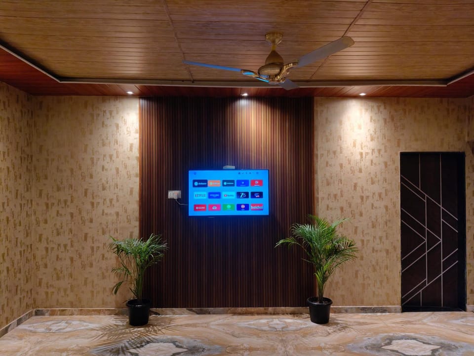 Communal lounge/ TV room, TV and multimedia