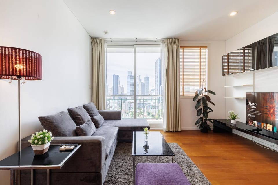 TV and multimedia, Living room, Seating area, Evening entertainment