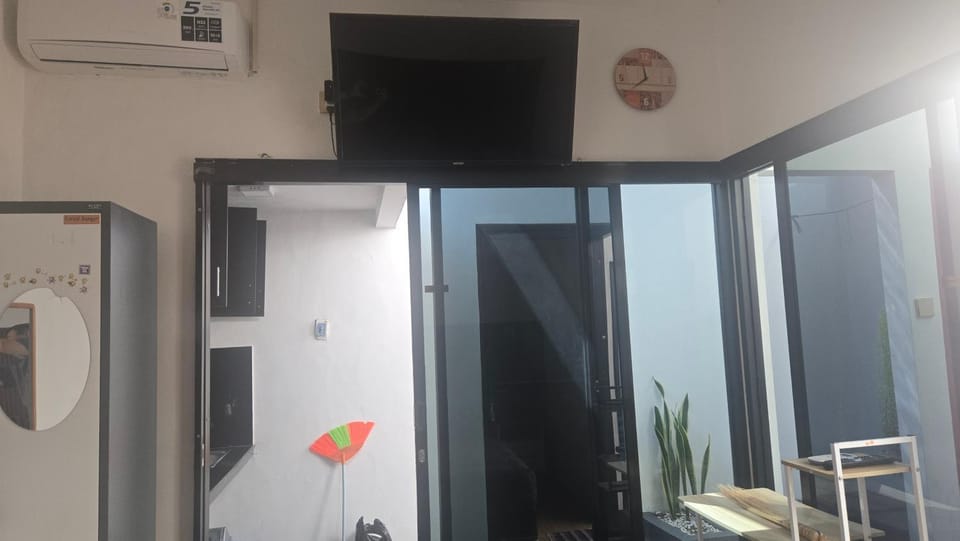 TV and multimedia, air conditioner