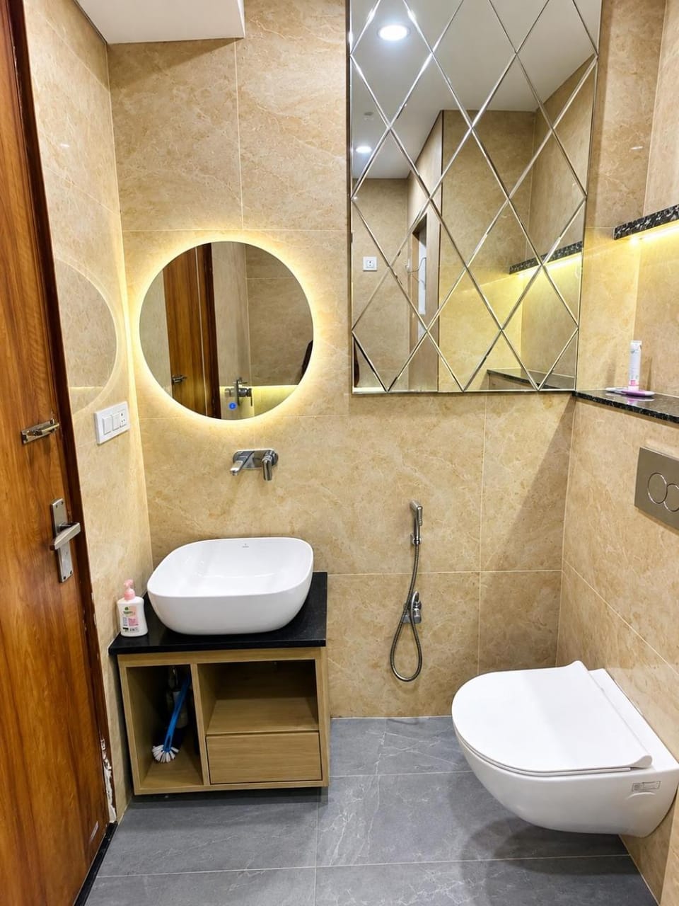 Shri Nidhi stay - Divine Vrindavan Abode Apartment in Uttar Pradesh