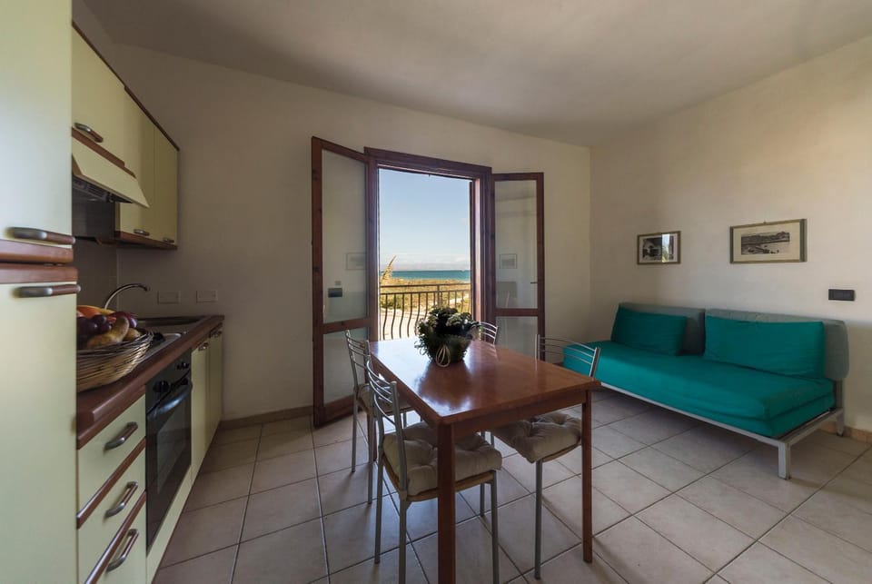 Living room, Dining area, Sea view
