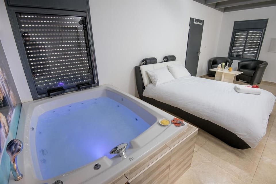 Bed, Hot Tub, Photo of the whole room