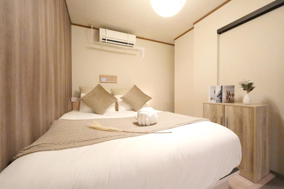 Bed, Bedroom, air conditioner