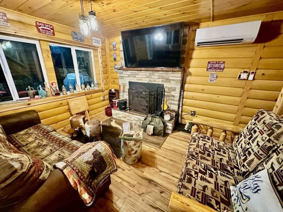 TV and multimedia, Living room, Seating area, fireplace