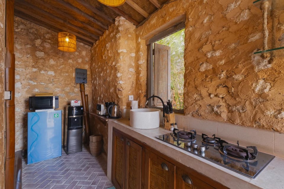Kitchen or kitchenette, kitchen