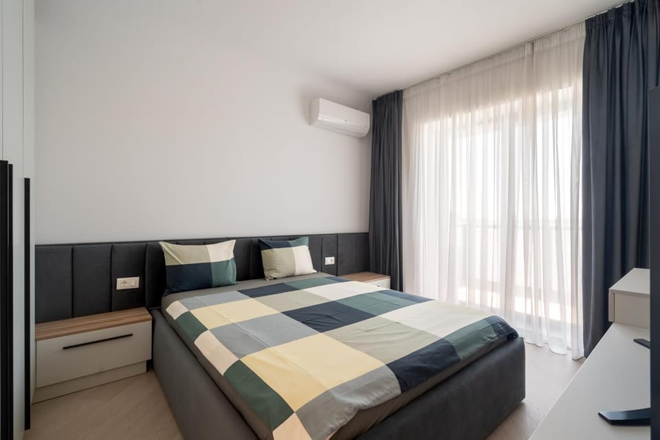C92 Cortina North Amazing Views - 2 bedrooms - 2 bathrooms - paid parking Apartment in Romania