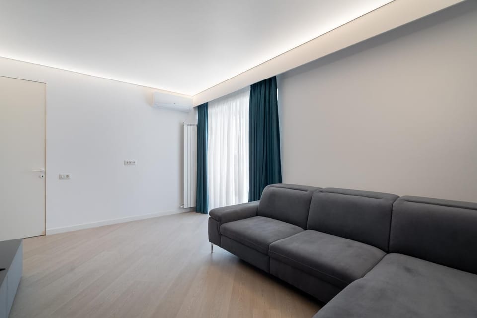 C92 Cortina North Amazing Views - 2 bedrooms - 2 bathrooms - paid parking Apartment in Romania