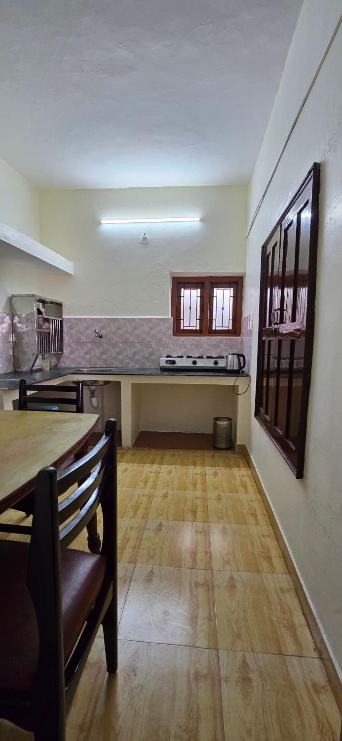 Kitchen or kitchenette, kitchen