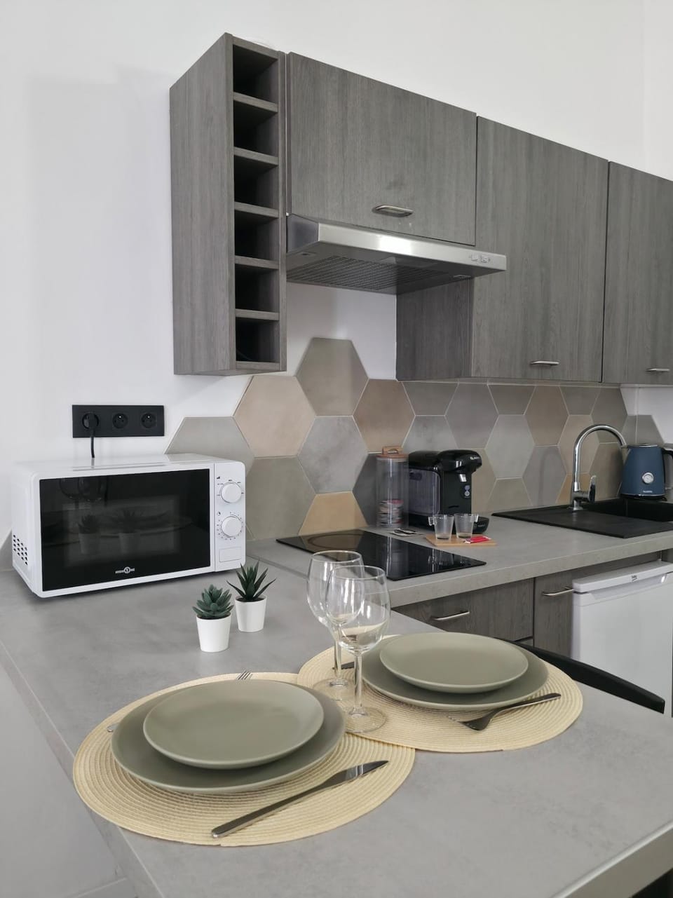 Coffee/tea facilities, Kitchen or kitchenette, Dining area