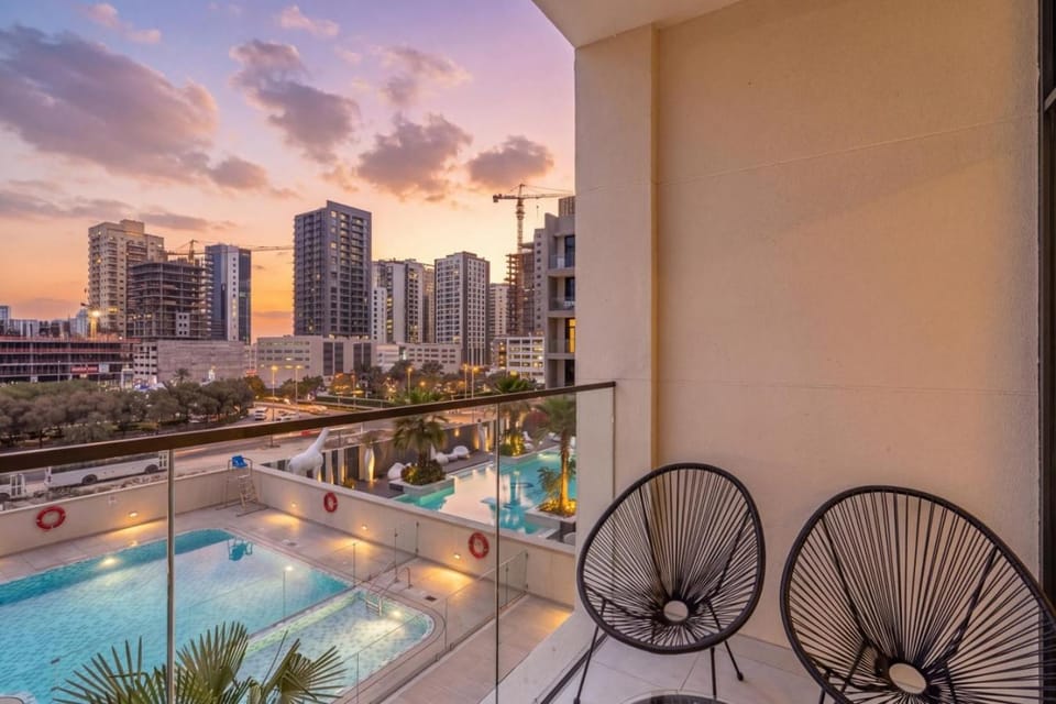 Bright Serene Home with Stunning Pool View Apartment in Dubai