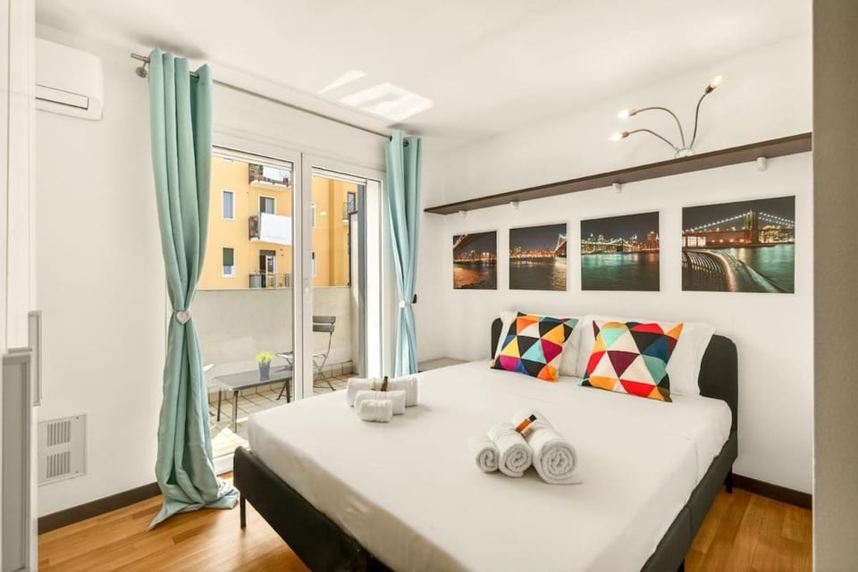 Bed, Photo of the whole room, Bedroom, wardrobe, air conditioner