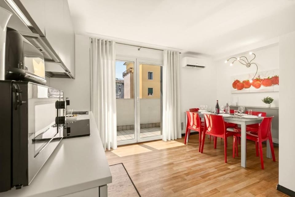 Balcony/Terrace, Kitchen or kitchenette, Dining area, oven, stove, air conditioner
